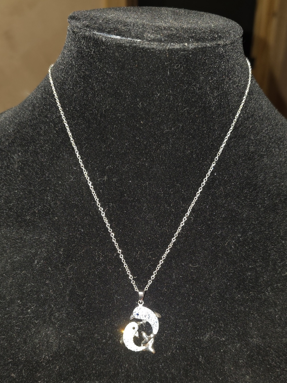 Silver Dolphin Pendant Necklace - Silver SU CH